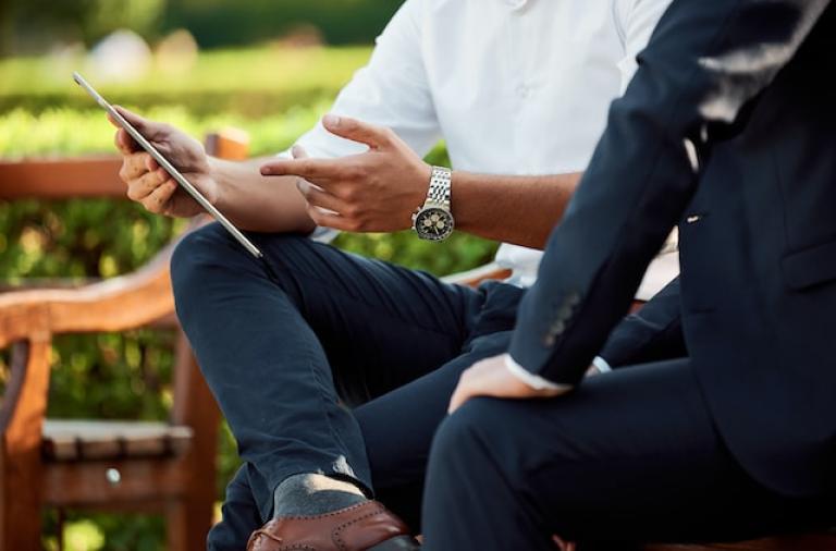 Two people discussing in a bench