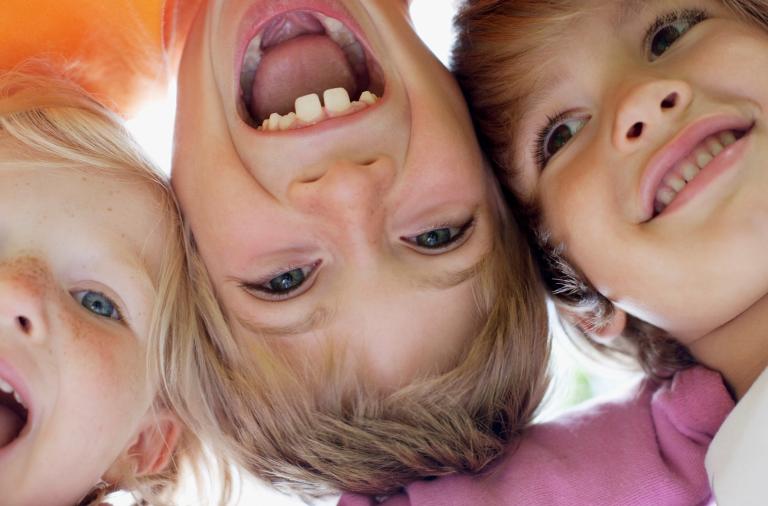 3 kids aged 3 to 5 smiling